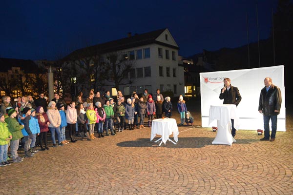 Weihnachtsbaumuebergabe_Landhaus-Bregenz_2016-11-24_2016-7756-001.jpg